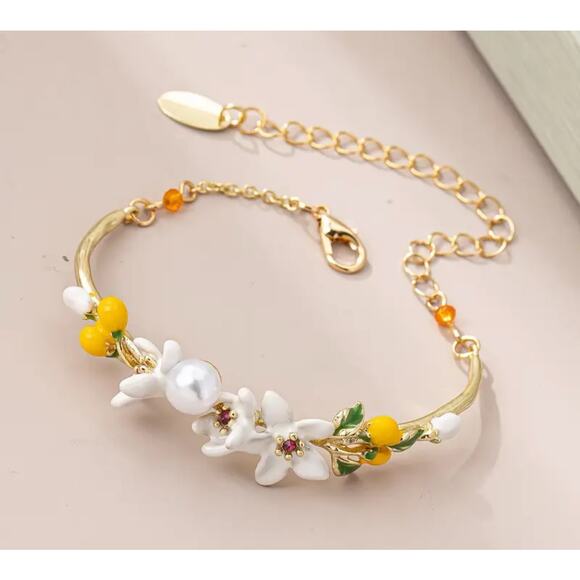 Bracelet Enamel Painted Florals Faux Pearls Gold Chain Cottagecore NWT Dainty - Picture 1 of 6